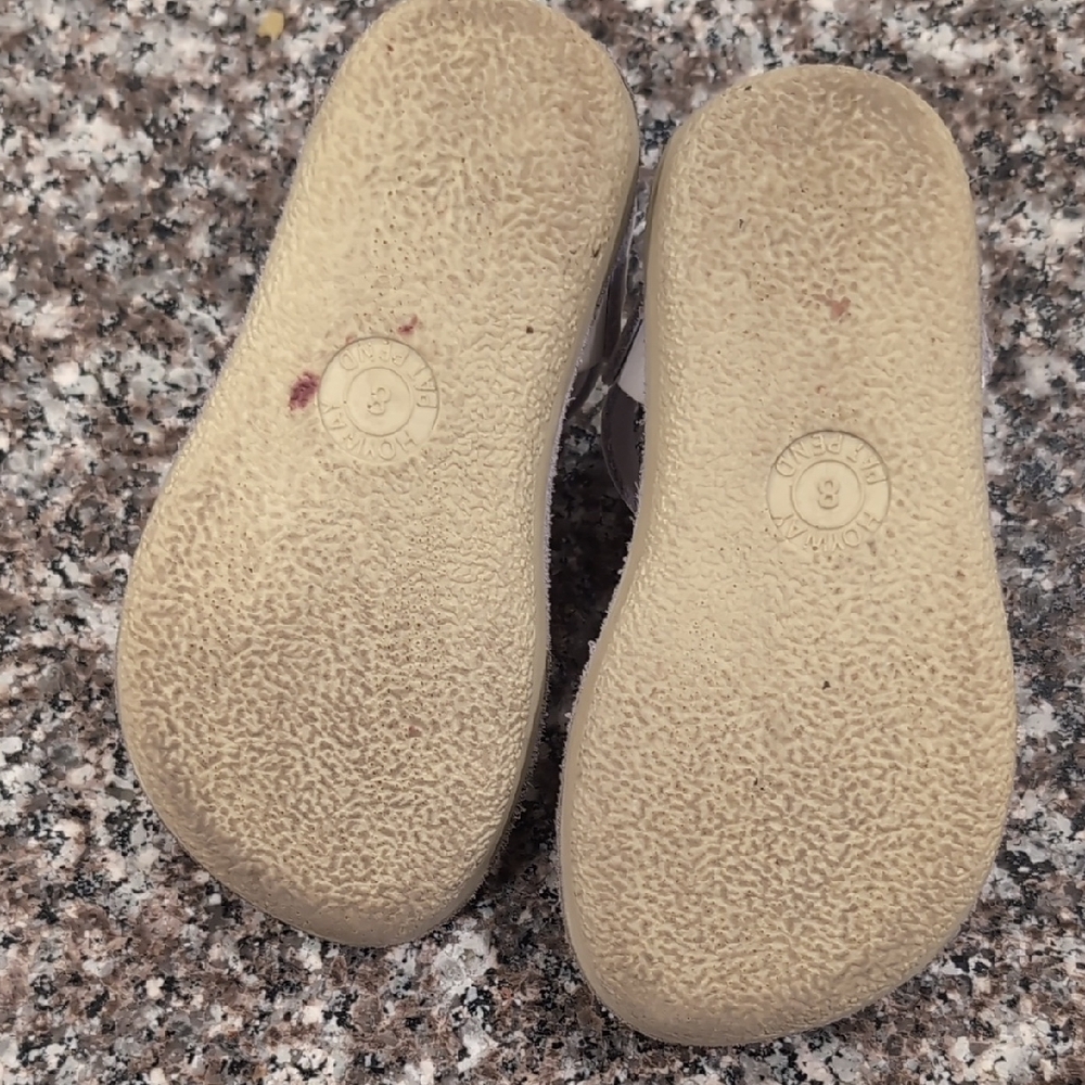 White Saltwater Sandals for Girls, Size 8 - Picture 3 of 8